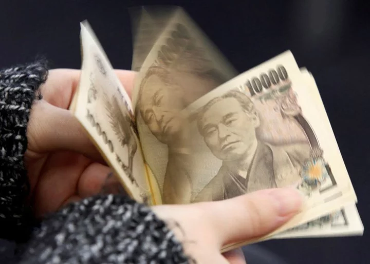 What would Japanese intervention to boost the weak yen look like?