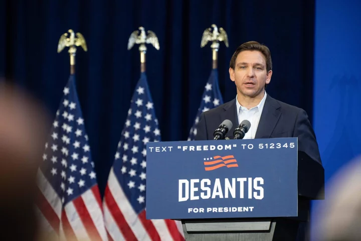 Private Jets With Migrants Flown to California Before DeSantis Fundraiser