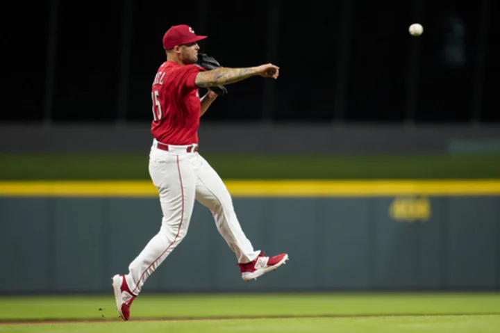 Reds demote veteran INF/OF Nick Senzel to Triple-A Louisville and recall Henry Ramos