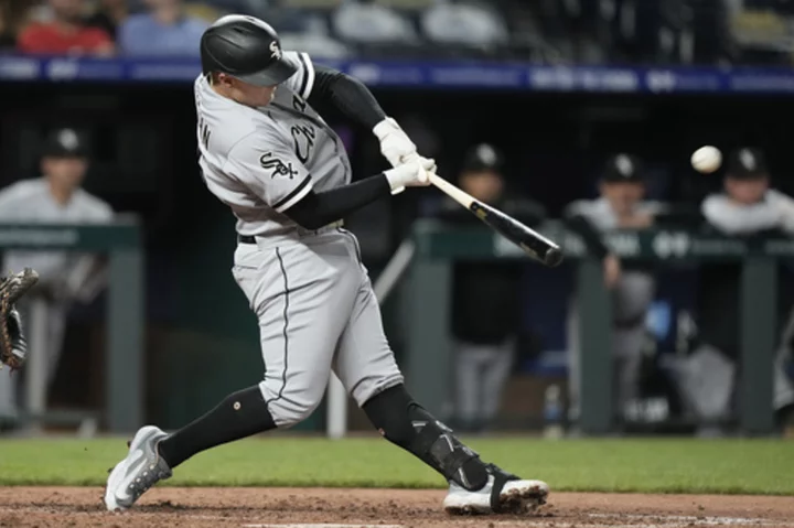 Vaughn's homer lifts White Sox over Royals, 4-2