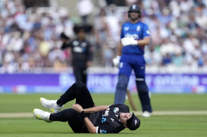 New Zealand seamer Tim Southee a doubt for Cricket World Cup after breaking bone in thumb