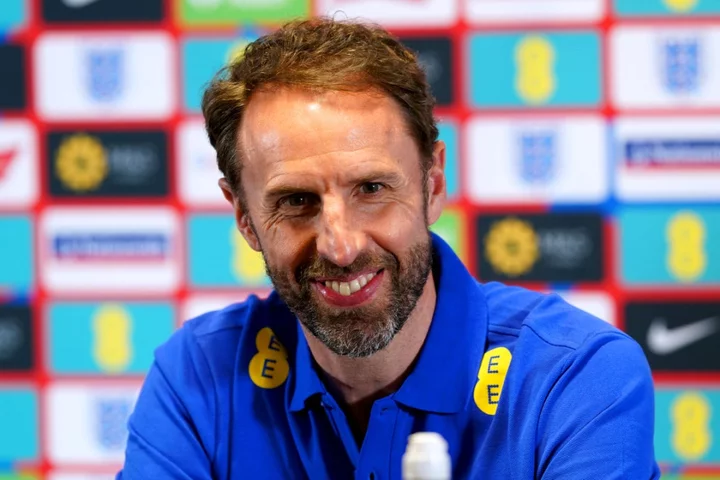 Gareth Southgate advises England players not be stressed by transfer talk