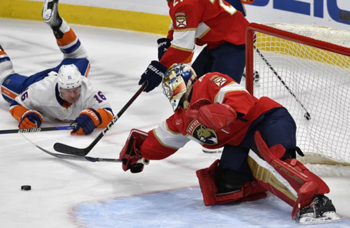 Ilya Sorokin stops 43 shots as Islanders hold off Panthers for 4-3 win
