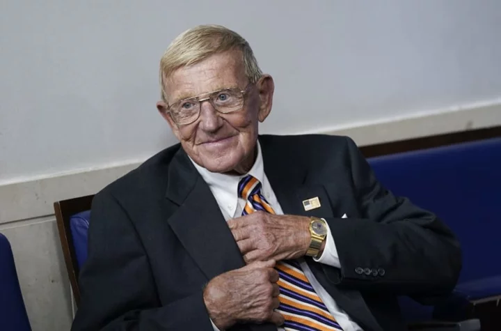 Lou Holtz doubles down on Ohio State criticism, admits bit of mistake saying it