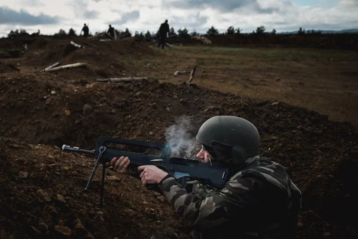 Zelenskiy Faces Manpower Dilemma in Ukraine’s Stalled Offensive