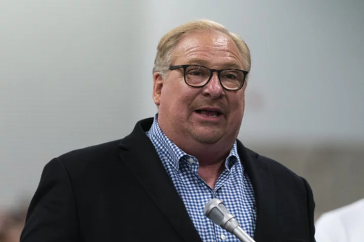 Saddleback's Rick Warren ramps up appeals to Southern Baptists to let church with women pastors stay