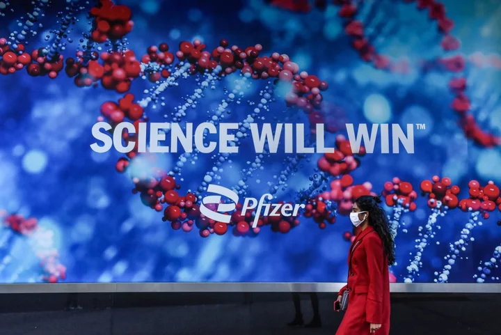 Pfizer Misses Quarterly Sales Estimates, Lowering Outlook