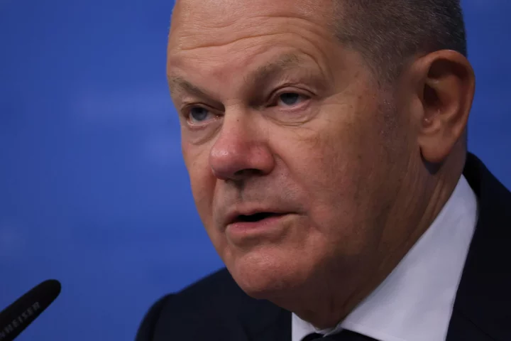 Scholz Looks at Italy’s Asylum Deal With Albania as Way Forward