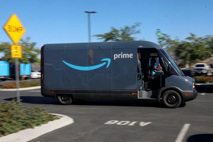 Amazon offers shoppers $10 to pick up purchases as it targets delivery costs