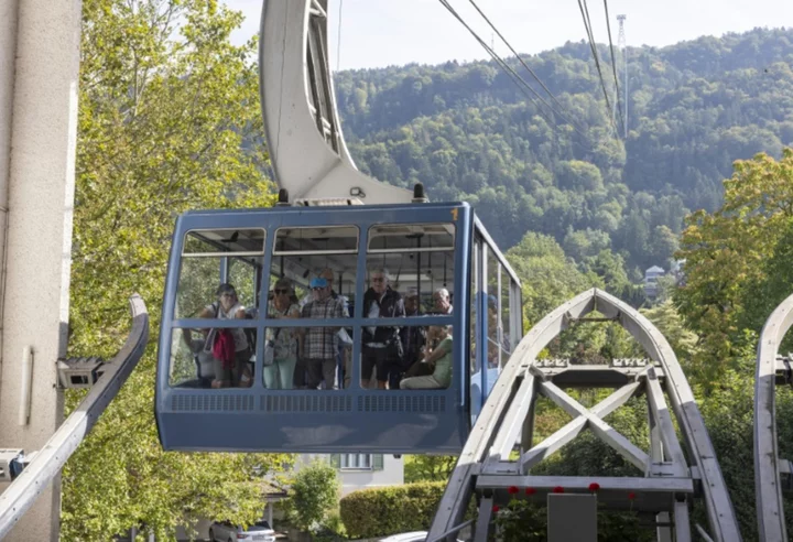 As planet gets warmer, ski gondola maker goes urban