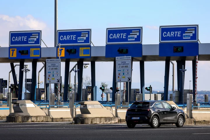 Building Magnate Weighs Autostrade Bid Valued at €20 Billion