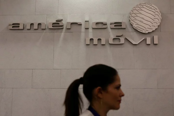 Mexico's America Movil Q2 net profit climbs, beating estimates