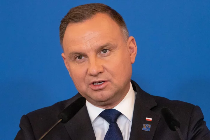 Polish President Duda Says De-Escalation Under Way in Russia