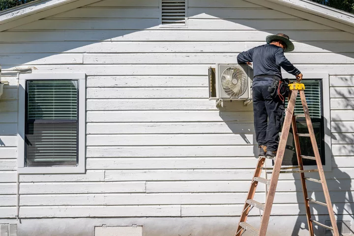 Texas Power Use Hits Record as Solar, Wind Keep Grid Running