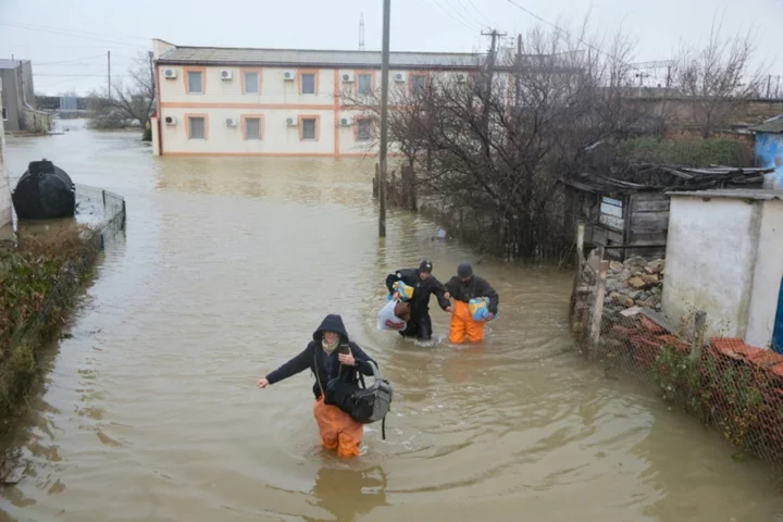 Storm leaves thousands without power in Crimea