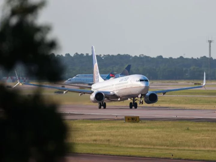 More than 1,600 US flights delayed or canceled due to severe storms