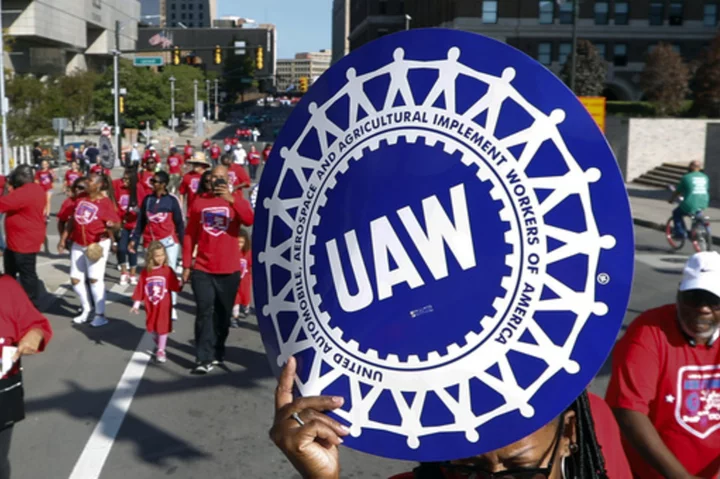 New UAW President Shawn Fain issues strongest warning yet about strikes against 3 Detroit automakers