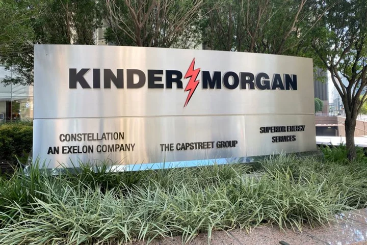 Kinder Morgan misses quarterly revenue estimates