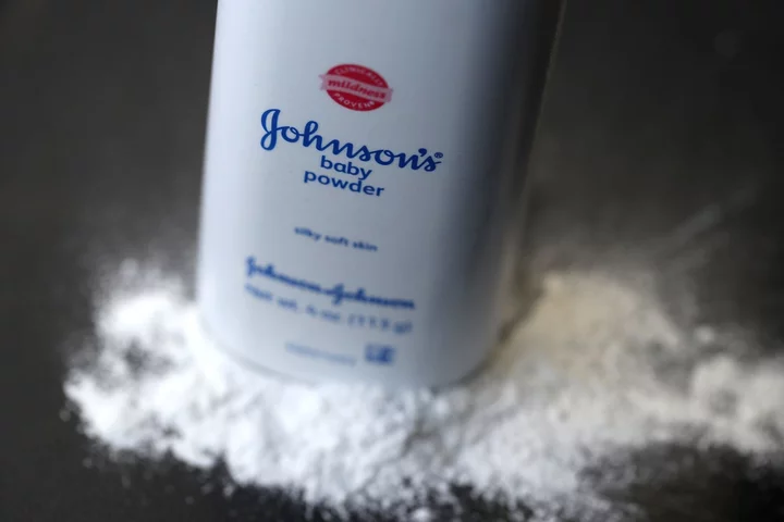 J&J’s $8.9 Billion Talc Deal Faces Key Test in Oakland Trial