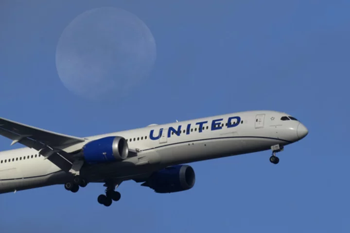 United Airlines makes 2nd large order for new planes in less than a year as it renews its fleet