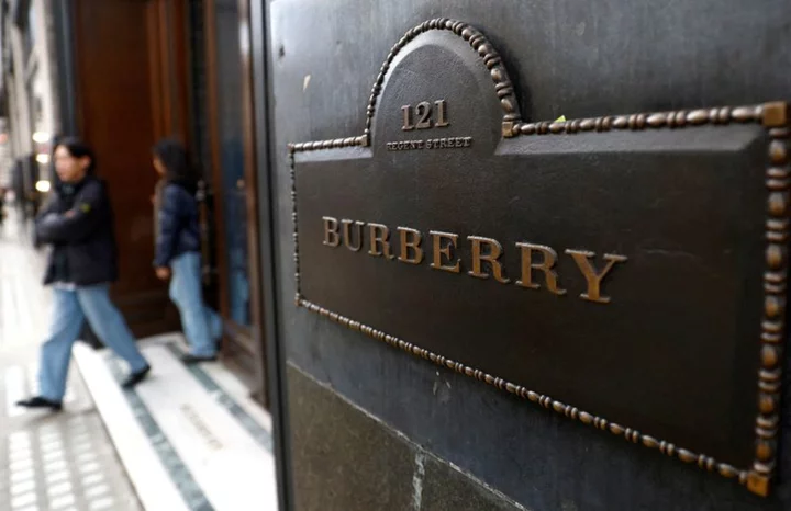 Analysis-Fewer shoppers in Burberry stores complicates design overhaul