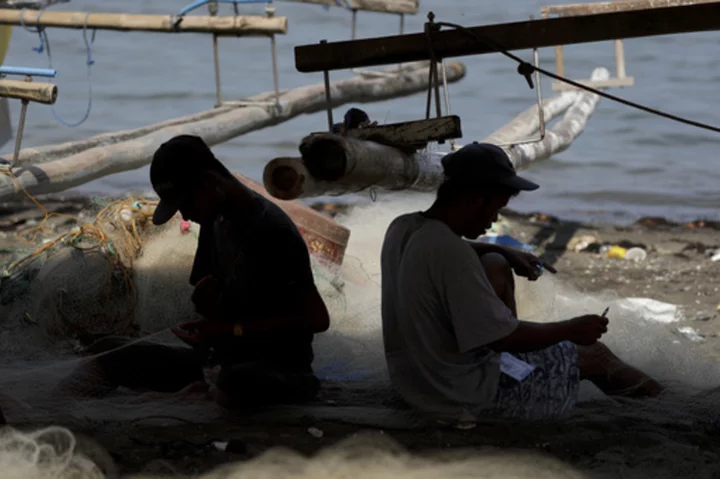 Canada forges agreement to help Philippines track illegal fishing vessels using satellite technology