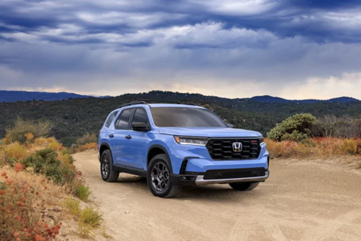 Edmunds compares: Honda Pilot vs. Hyundai Palisade