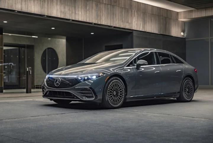 Edmunds: 2023 Mercedes-Benz EQS vs. 2023 BMW i7