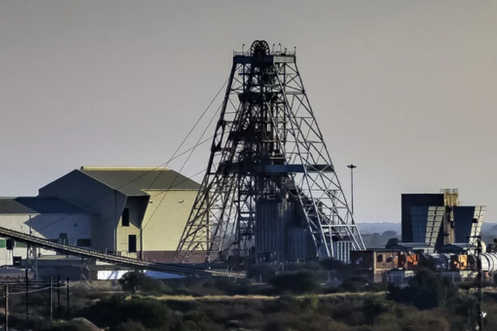 Elevator plummets at a platinum mine in South Africa, killing 11 workers and injuring 75