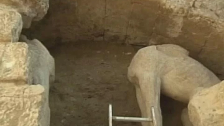 Ancient Greek statue showing 'woman using laptop' has people thinking time travel real