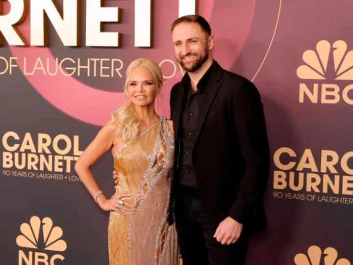 Kristin Chenoweth marries musician Josh Bryant