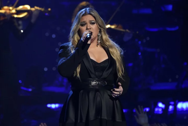 Kelly Clarkson responds to report accusing her daytime talk show of being a toxic workplace