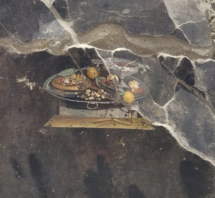 That's no pizza: A wall painting found in Pompeii doesn't depict Italy's iconic dish