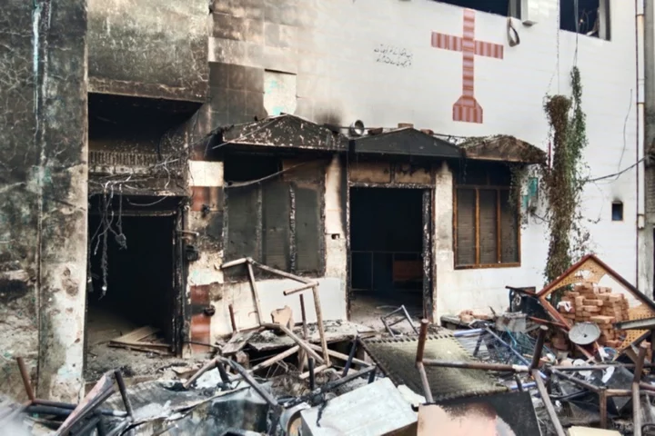 Mob burns Pakistani churches over alleged Koran desecration