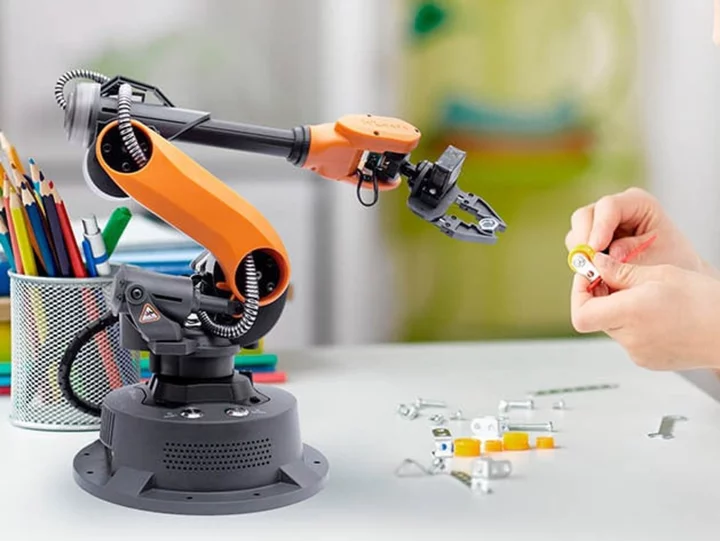 This robotics STEM kit for kids, educators, and engineers is $92 off