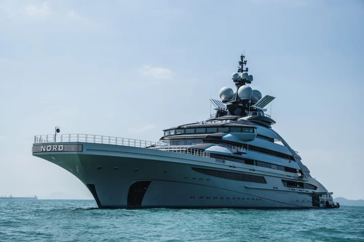Russian Mogul’s Yacht Heads to Homeland After Transoceanic Trip