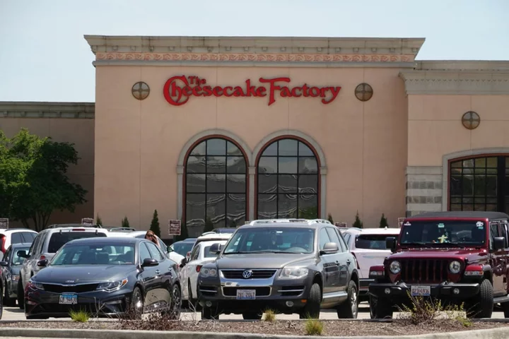 Is The Cheesecake Factory a bad place to take a first date? The internet is divided.