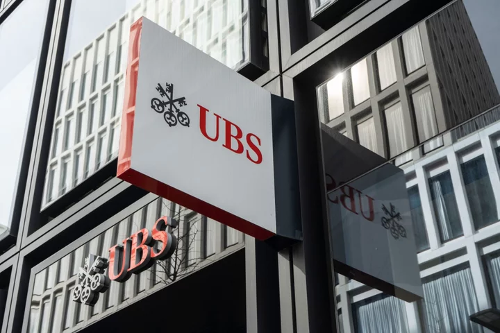 UBS Considers Moving Some Bankers to Credit Suisse’s NYC Tower