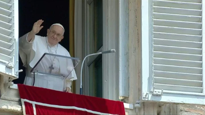 Pope leads Vatican prayers after surgery