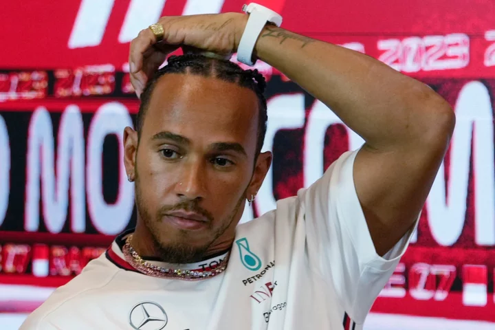 Lewis Hamilton expects to sign new Mercedes deal soon amid Ferrari rumours