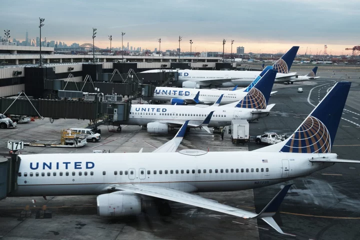 United Air Raises 2023 Profit Outlook on Overseas Travel Demand