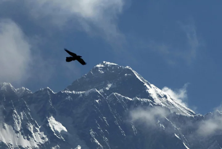 At least 5 dead after helicopter carrying foreign tourists crashes near Mount Everest in Nepal