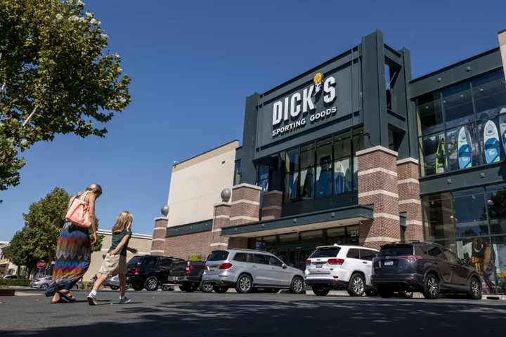 Dick’s Tumbles as Results Show Slowing Sports Apparel Spending