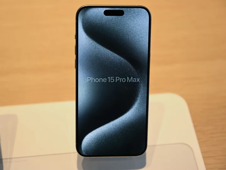 iPhone 15 Pro Max passes an important drop test