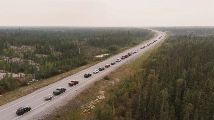 Canada wildfire: Yellowknife evacuees turned away from full flights