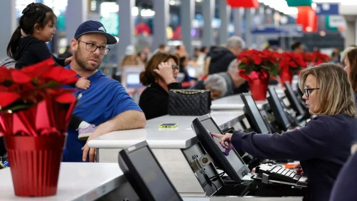 Thanksgiving travel: Storm delays thousands of flights