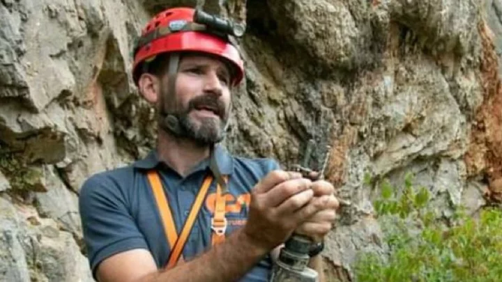 Mark Dickey: Rescuers rush to save US man trapped in Turkey cave