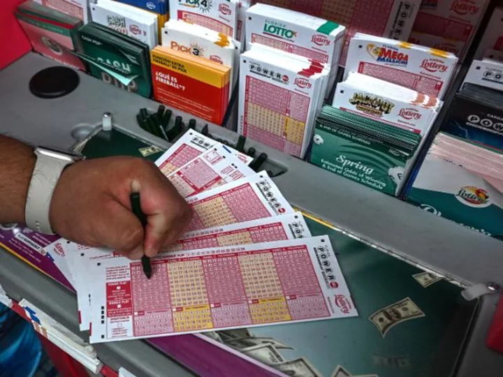 Powerball jackpot climbs to $835 million after there were no lucky winners Monday night