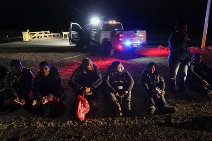 Democratic lawmakers slam the lack of attorney access for asylum-seekers in Border Patrol custody