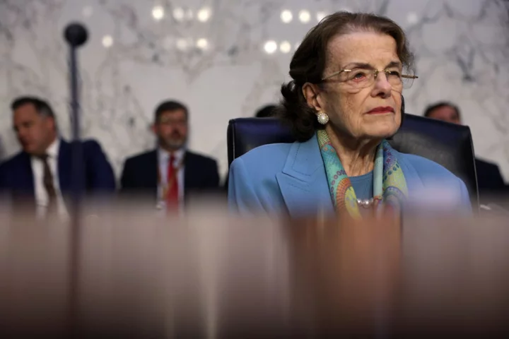 Senator Dianne Feinstein briefly hospitalised after fall